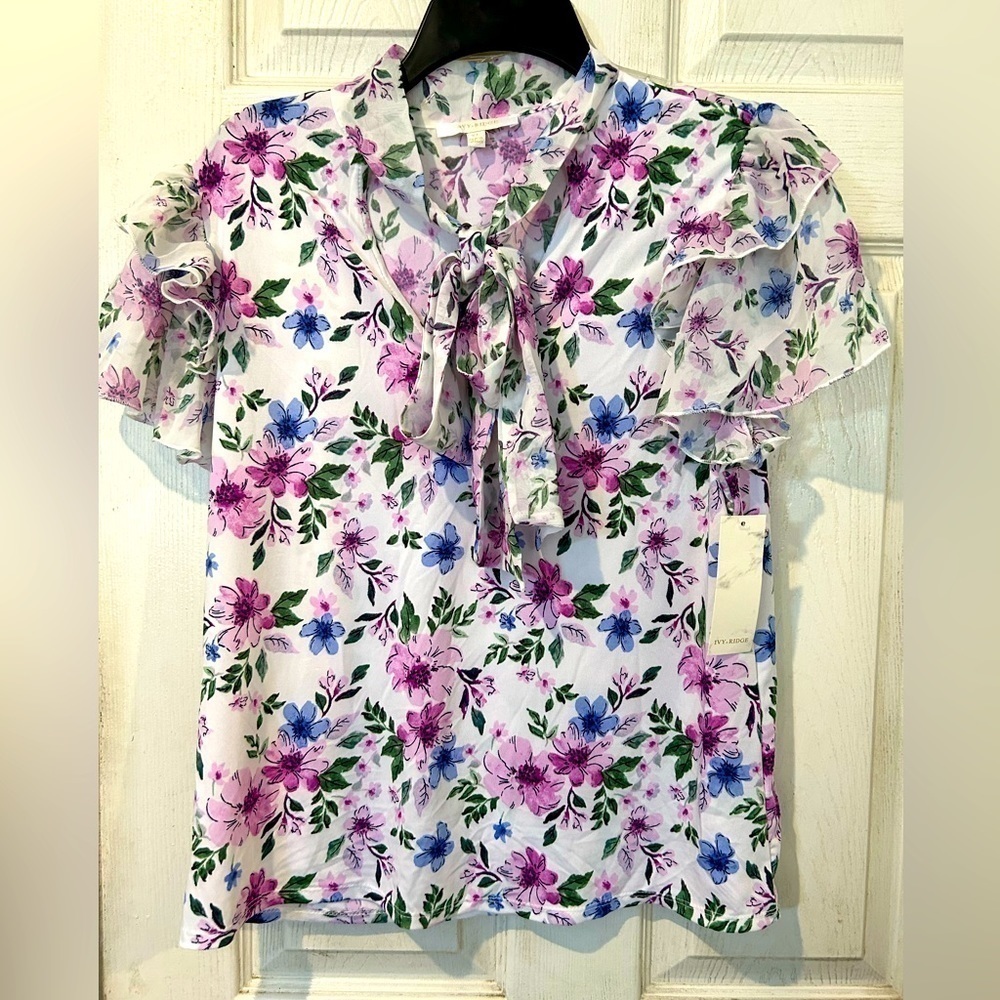 NWOT Ivy Ridge White/Lavender/Blue Floral Design